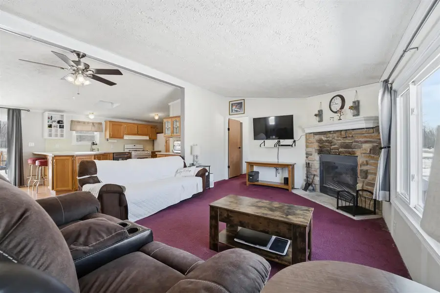 882 Lilac Road, Little Suamico, WI 54141 - #2