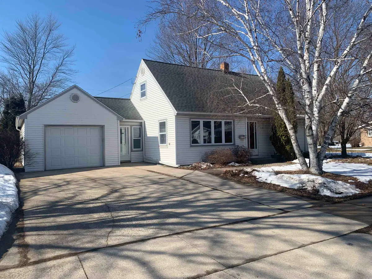 709 Lee Avenue, Brillion, WI 54110 - #1