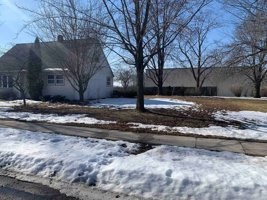 709 Lee Avenue, Brillion, WI 54110 - #2
