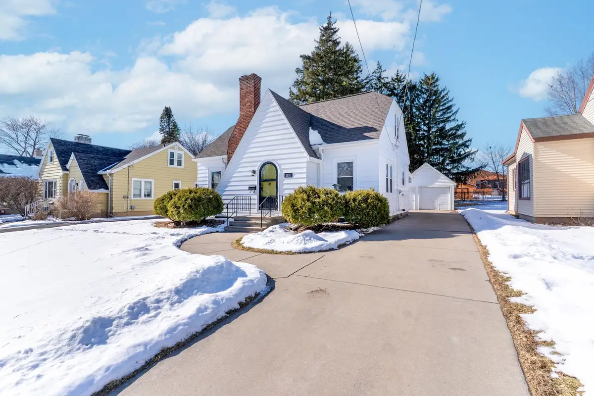 1226 S Clay Street, Green Bay, WI 54301-3031 - #1