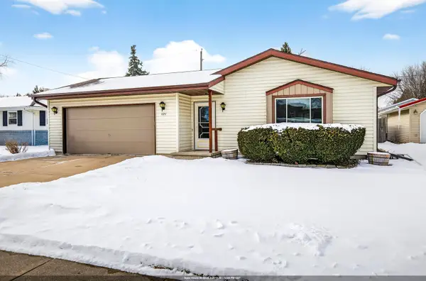 1377 Inverness Lane, NEENAH, WI 54956