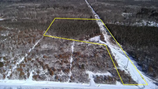 Parkway Road #9, CRIVITZ, WI 54114