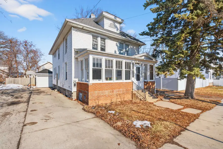 232 W 8th Avenue, Oshkosh, WI 54902 - #2