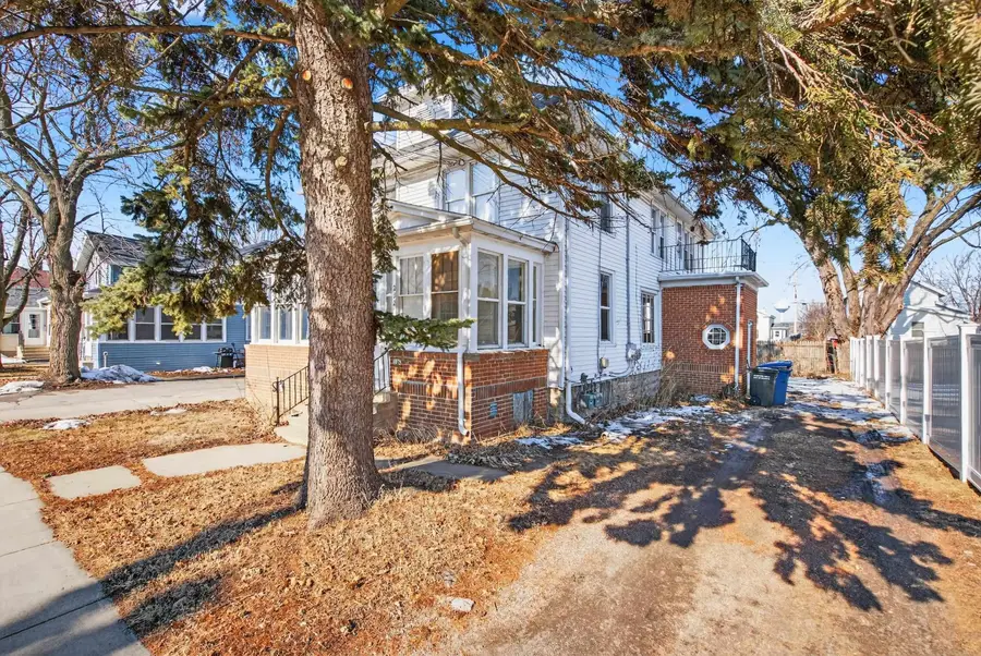 232 W 8th Avenue, Oshkosh, WI 54902 - #3