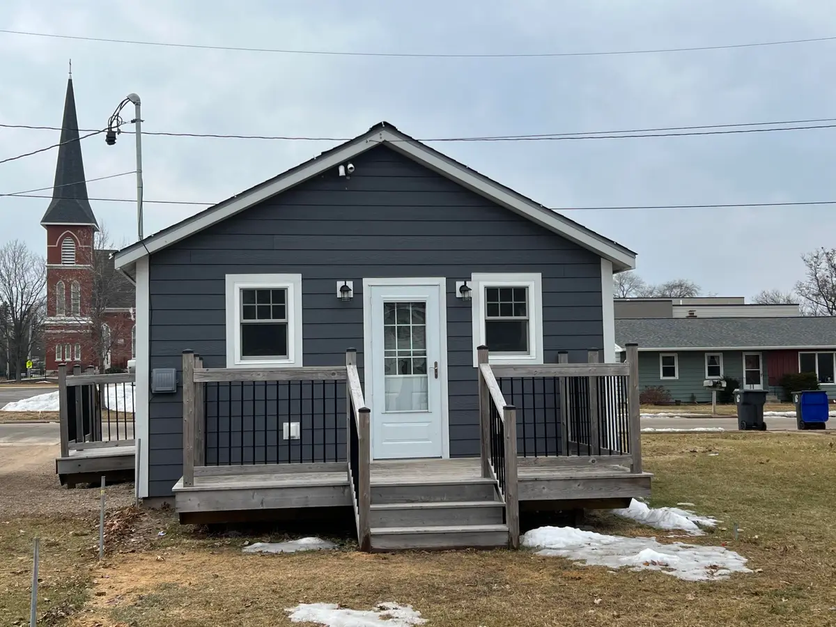 104 Lake Street, Weyauwega, WI 54983 - #1