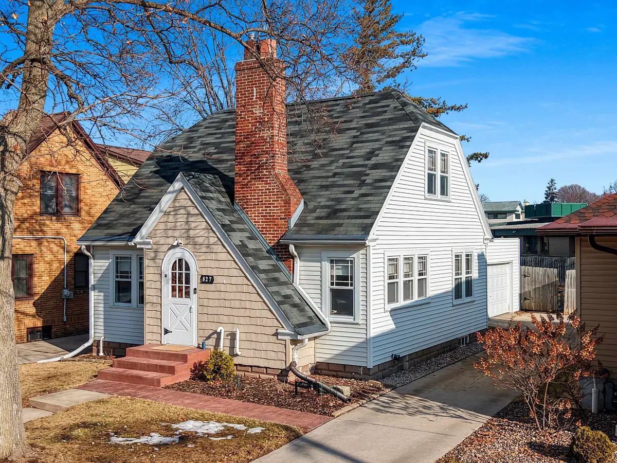827 Catherine Street, Green Bay, WI 54301-2324 - #1
