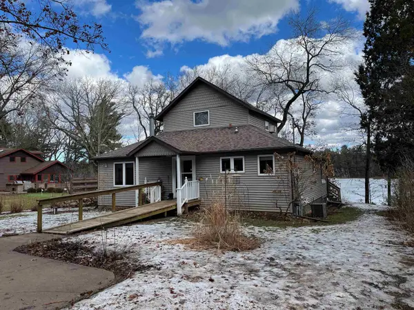 N2942 Highland Lane, WAUPACA, WI 54981