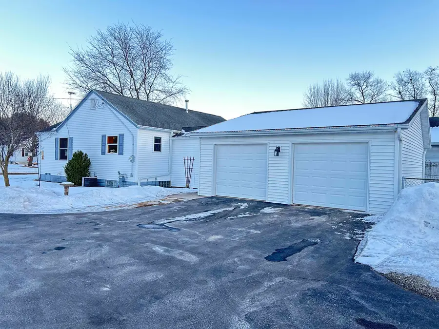 3175 Lakeview Drive, Suamico, WI 54173-8144 - #2