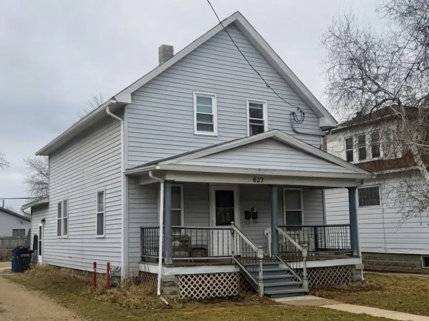 937 N Sawyer Street, Oshkosh, WI 54901 - #1