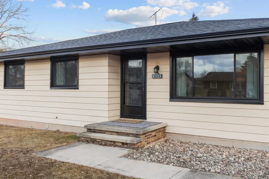 1410 Miami Circle, Little Chute, WI 54140 - #2