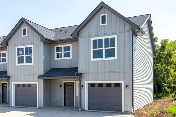 1084 W 20th Avenue, OSHKOSH, WI 54902-6618