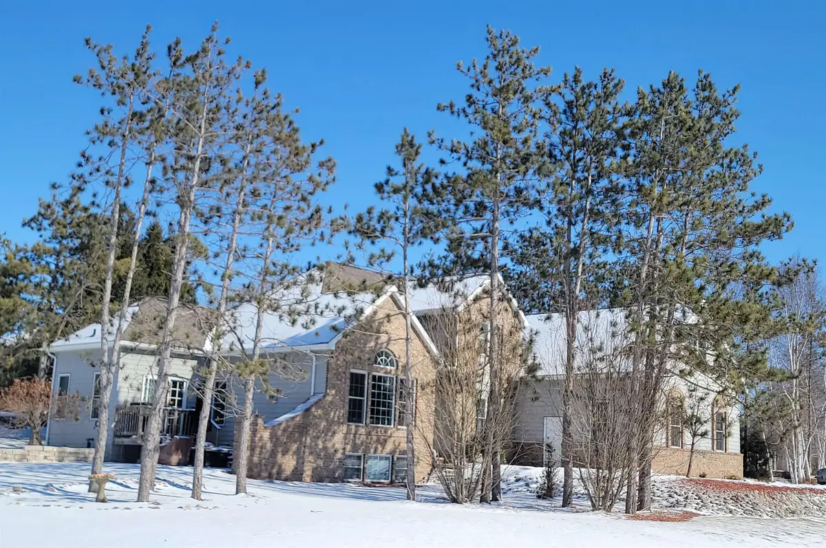 421 S Pine Grove Lane, Hortonville, WI 54944 - #1