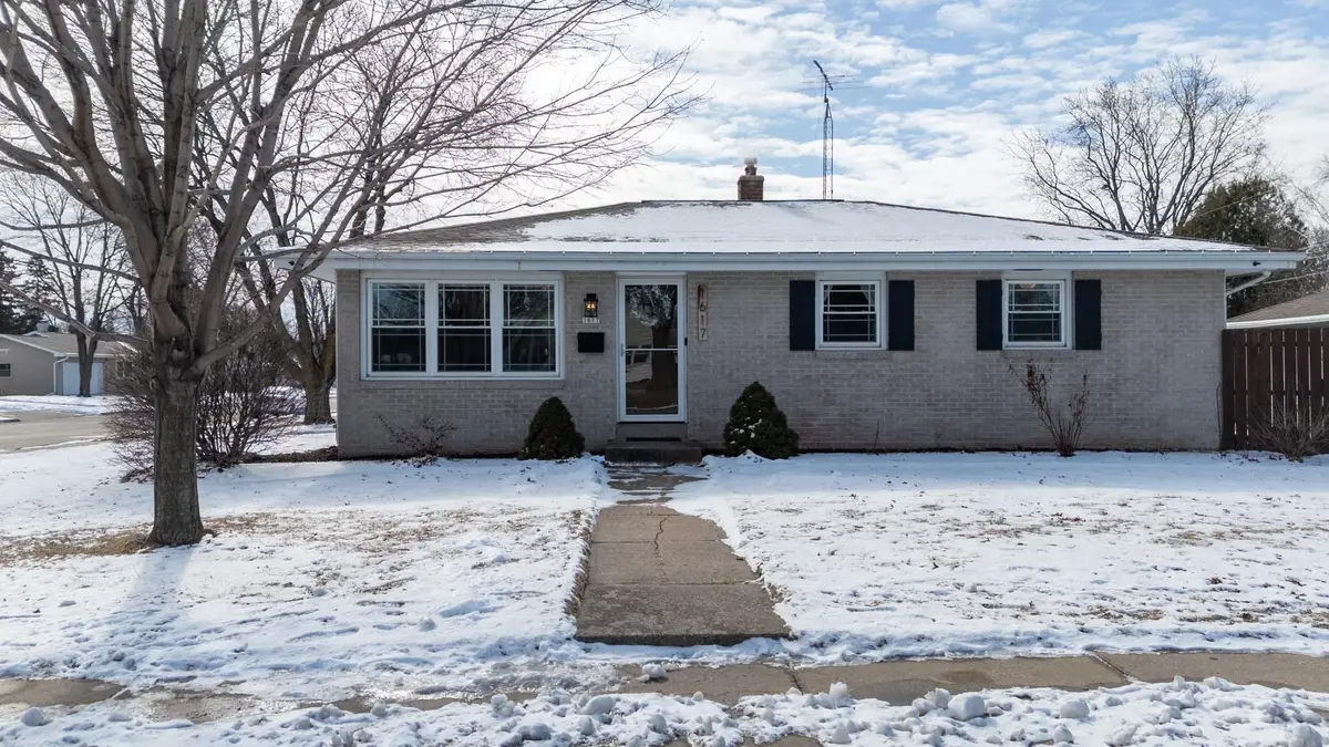 1617 W 9th Avenue, Oshkosh, WI 54902 - #1