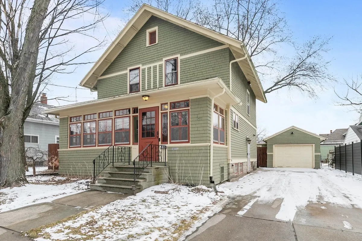 913 N Harriman Street, Appleton, WI 54911 - #1