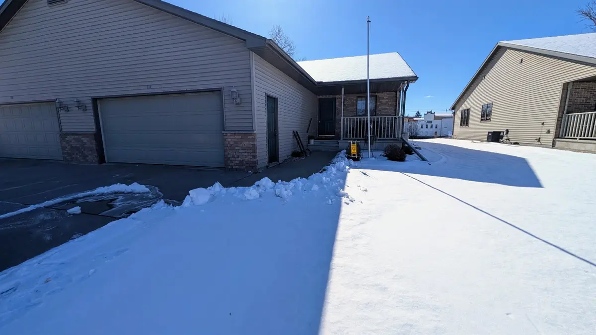 114 E North Water Street, New London, WI 54961 - #1