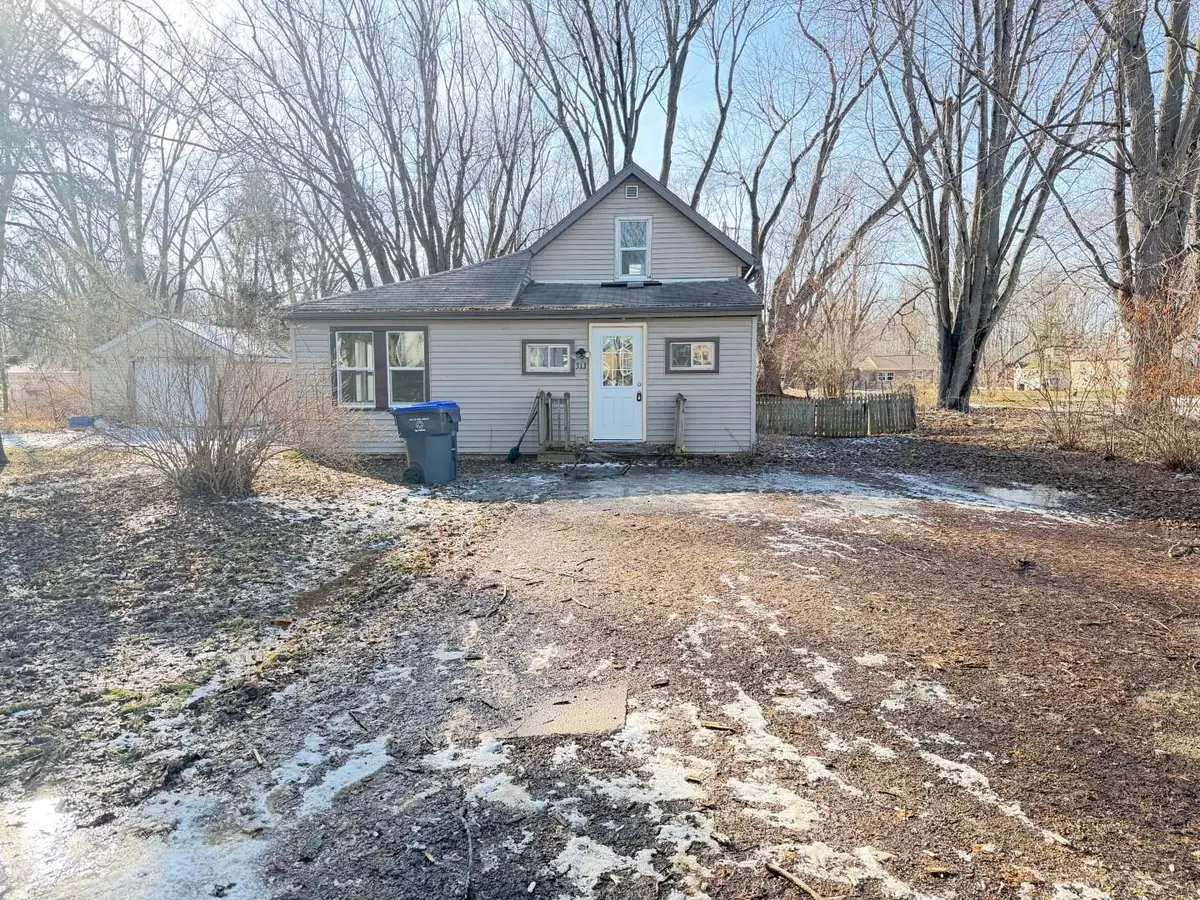 313 Elm Street, New London, WI 54961 - #1