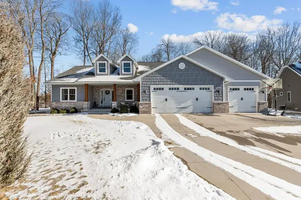 1143 Ava Court, NEENAH, WI 54956