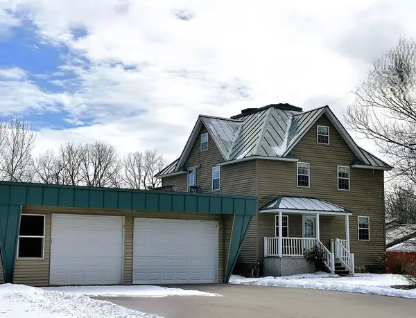 1984 Oakridge Road, NEENAH, WI 54956