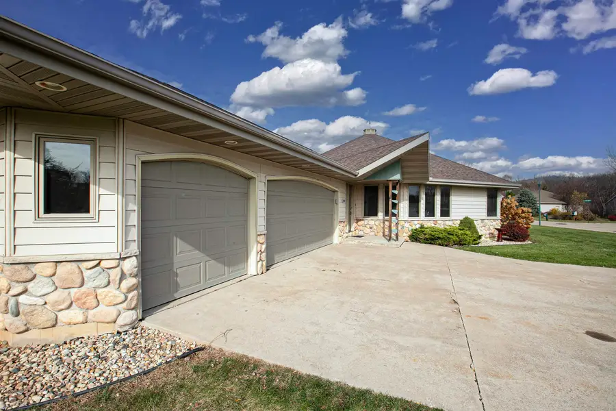 1690 Gateway Meadows Lane, Neenah, WI 54956 - #2