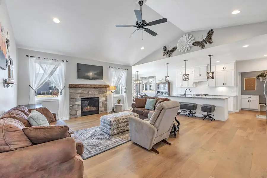 5593 N Amethyst Drive, Appleton, WI 54913 - #3