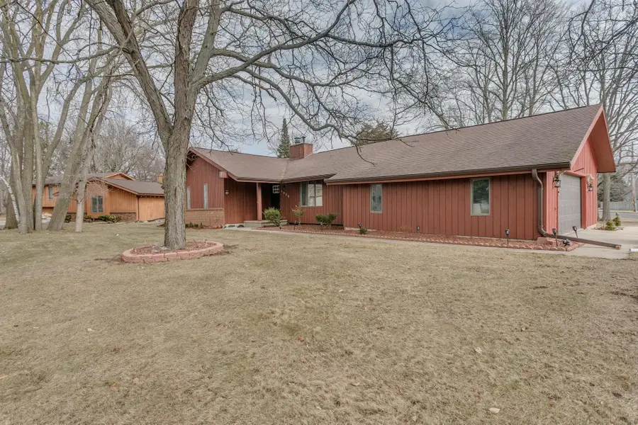 1025 Greendale Court, Menasha, WI 54952 - #2