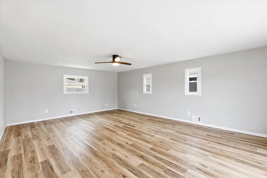 236 W 20th Avenue, Oshkosh, WI 54902 - #3