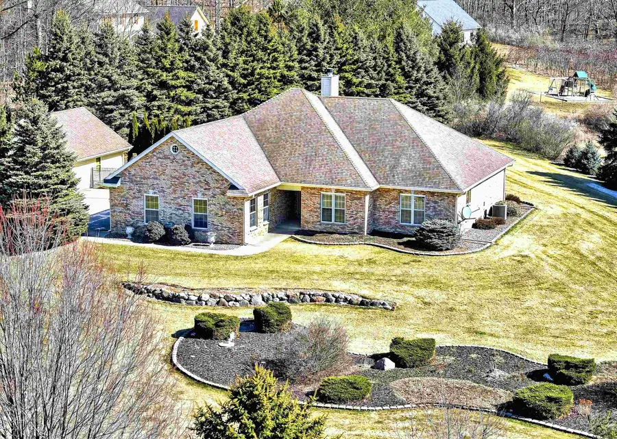 5565 Applewood Court, Hartford, WI 53027 - #2