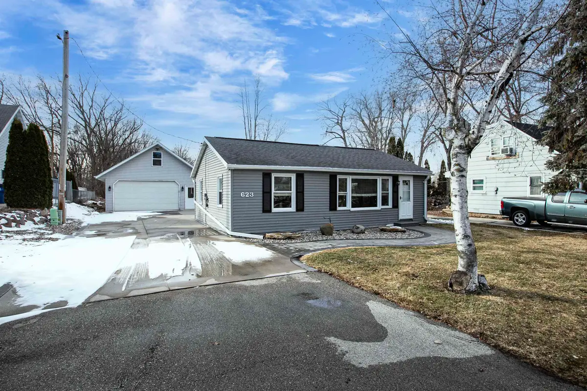 623 Hunters Point Road, Neenah, WI 54956 - #1