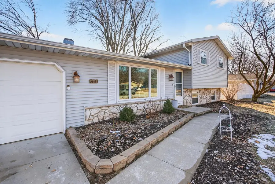 2610 Vicki Lane, Green Bay, WI 54311-5417 - #2