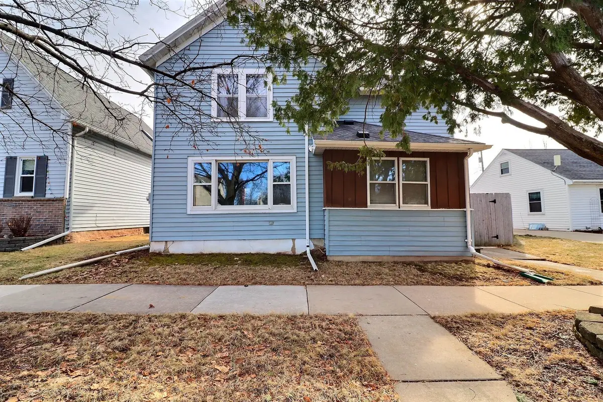 413 W 6th Street, Kaukauna, WI 54130 - #1