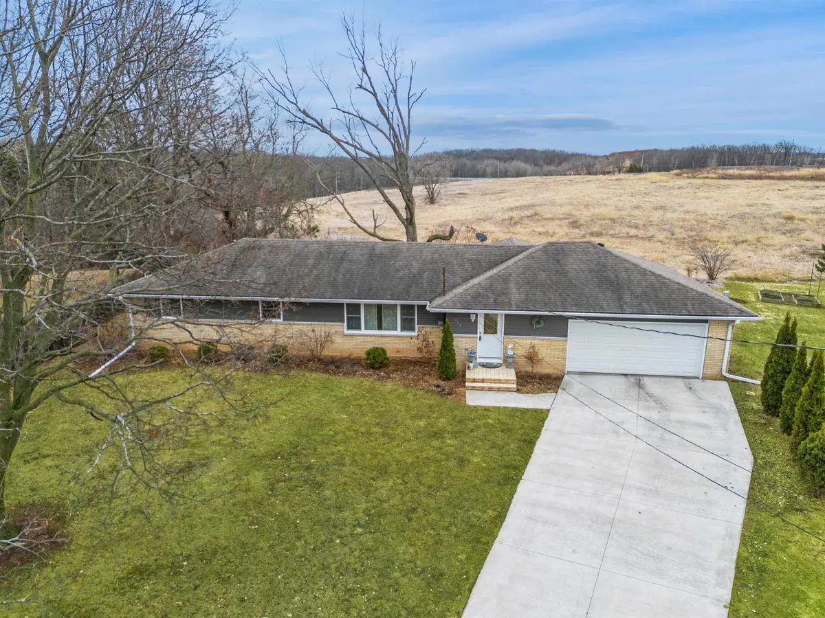 525 E 20th Street, Kaukauna, WI 54130 - #1