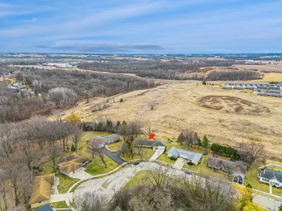 525 E 20th Street, Kaukauna, WI 54130 - #2