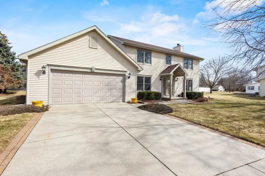 1955 W Baraboo Circle, De Pere, WI 54115 - #3