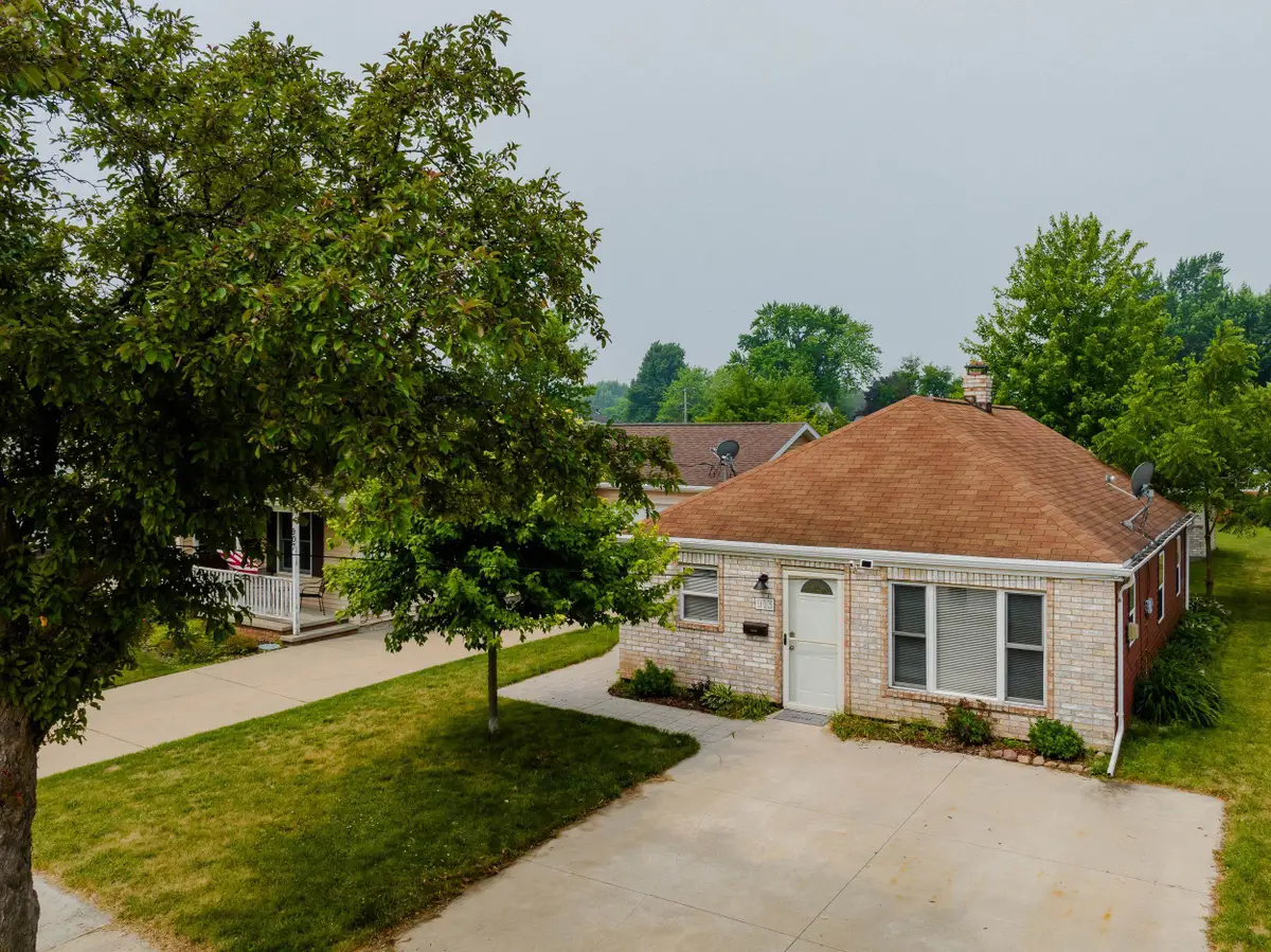 913 Jefferson Street, Little Chute, WI 54140-0000 - #1