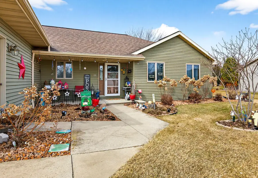 426 Wooden Shoe Circle, Kaukauna, WI 54130 - #2