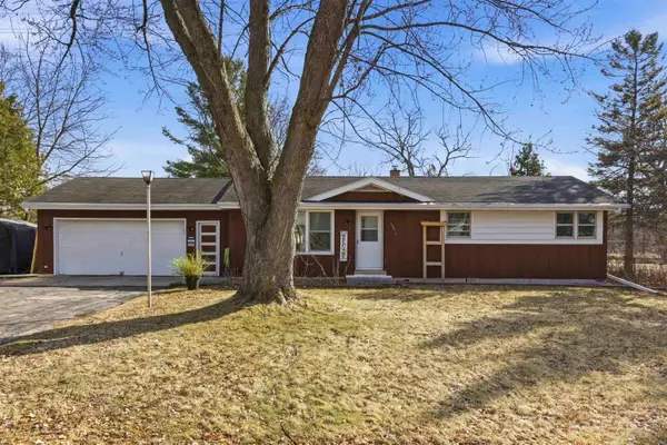 1965 Lynn Drive, NEENAH, WI 54956-1209