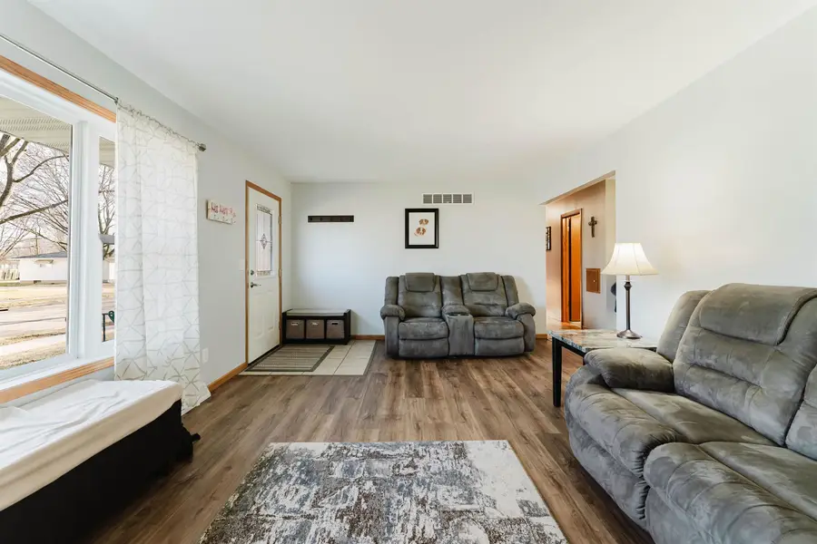 1425 W 3rd Avenue, Oshkosh, WI 54902-5603 - #2