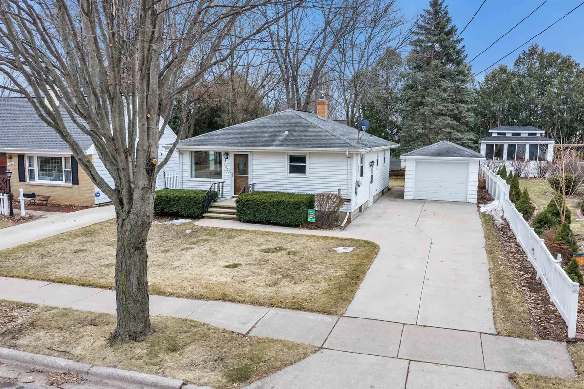 1267 Roscoe Street, Green Bay, WI 54304 - #1