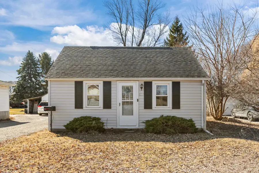 231 W Smith Avenue, Oshkosh, WI 54901 - #3