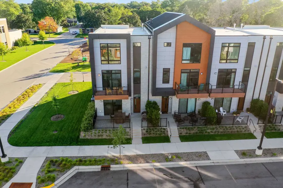 1071 Brookwood Drive, Green Bay, WI 54304 - #2