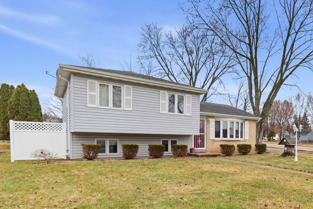 1107 Honeysuckle Lane, Neenah, WI 54956 - #1