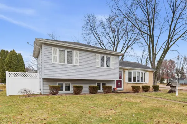 1107 Honeysuckle Lane, NEENAH, WI 54956