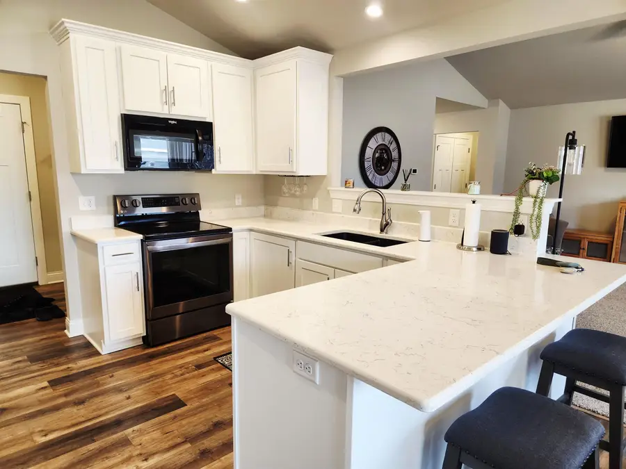 11 Mistral Court, Fond Du Lac, WI 54937-8033 - #3