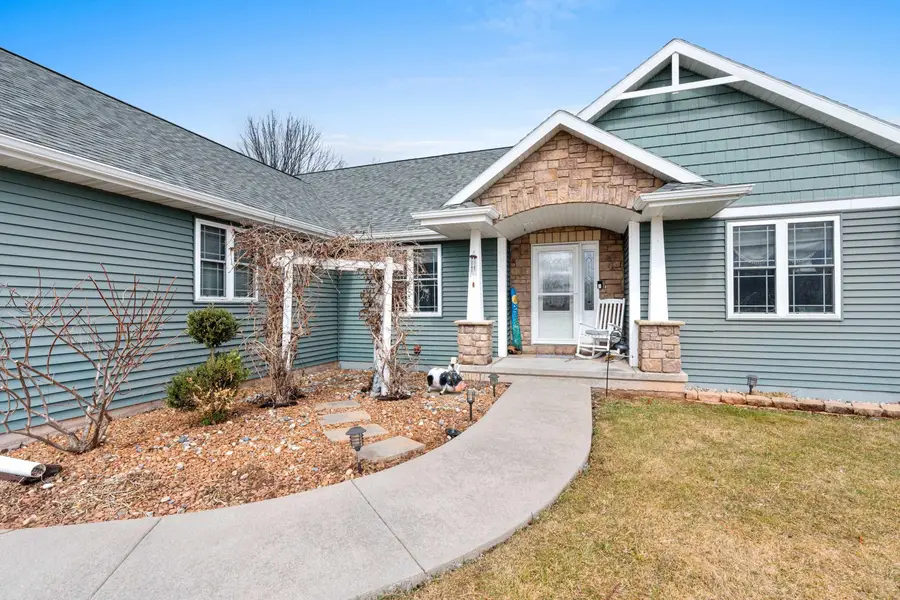 833 Whispering Way, Omro, WI 54963 - #2