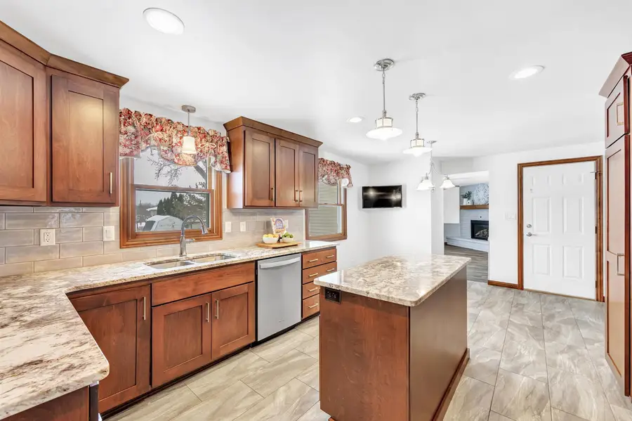 550 Edelweiss Drive, Green Bay, WI 54302-5116 - #2