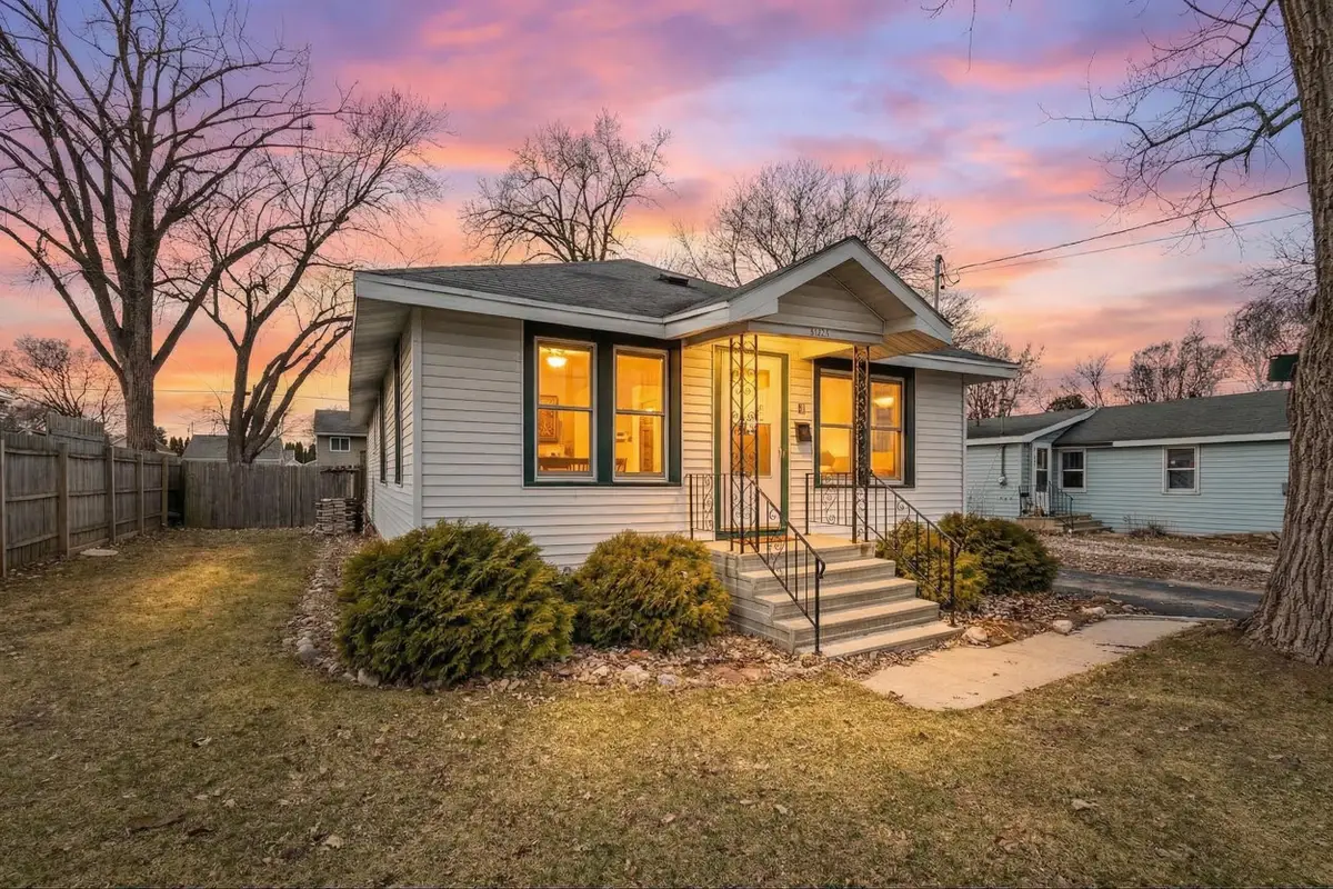 2225 Mt Vernon Street, Oshkosh, WI 54901 - #1