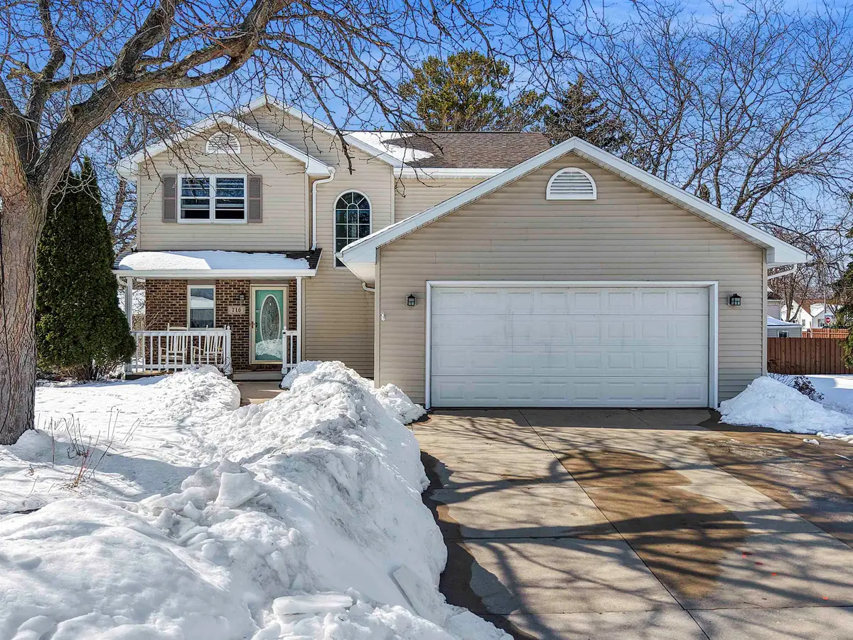 716 Elizabeth Court, Menasha, WI 54952-2581 - #1