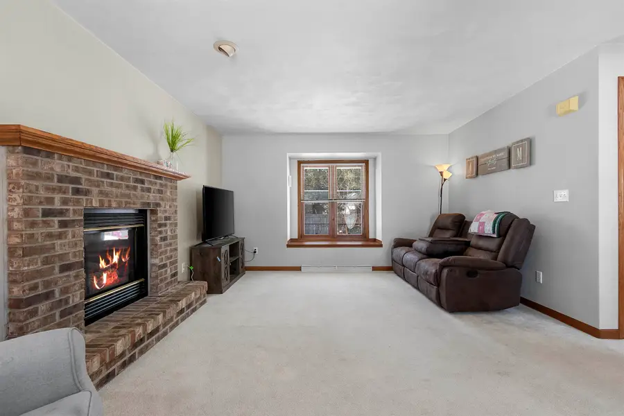 716 Elizabeth Court, Menasha, WI 54952-2581 - #3