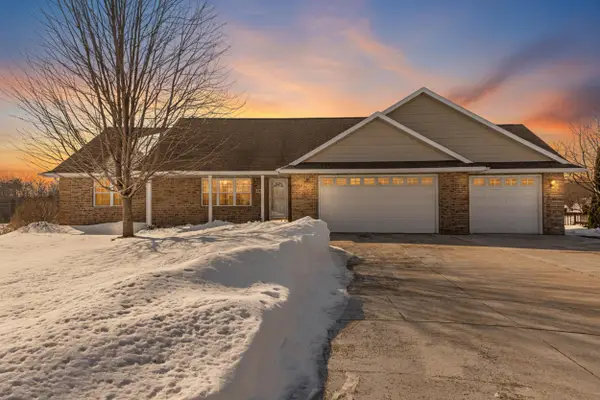 2937 Firethorn Court, SUAMICO, WI 54313