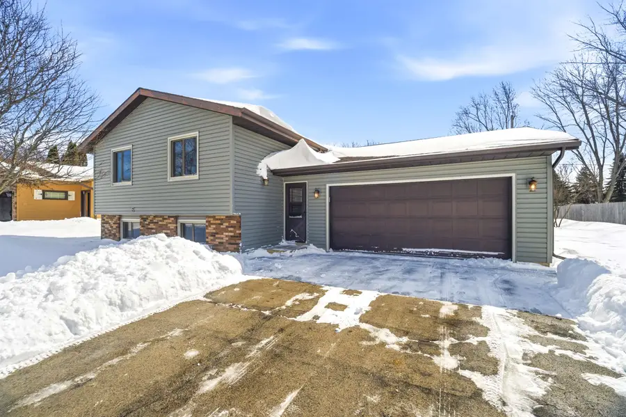 29 Hillock Court, Appleton, WI 54914 - #2